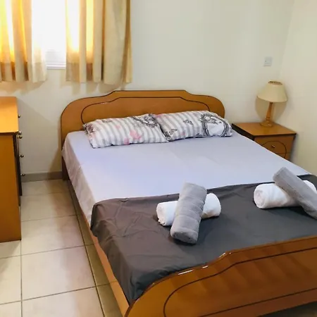 Sunrise Beach Court لارنكا